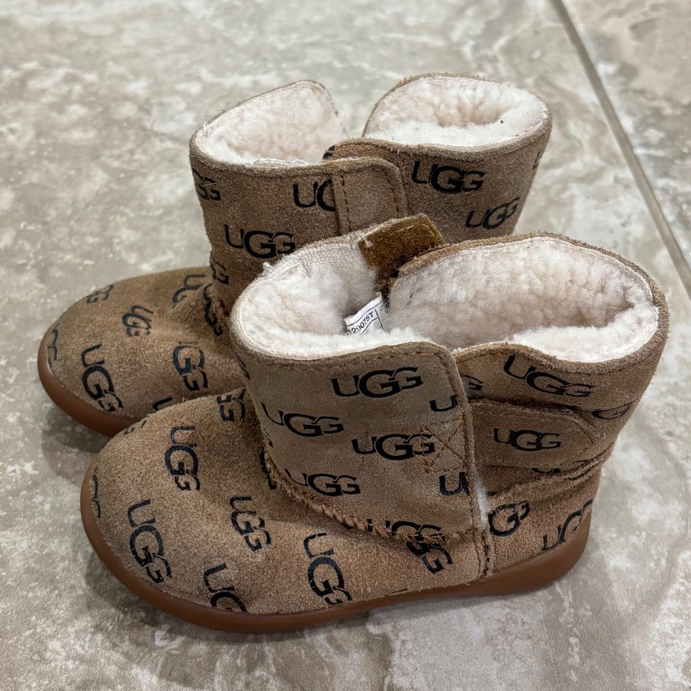 UGG Keelan Logo Toddler Boots Chestnut Brown Suede Shearling‎ 1129075T Size 6